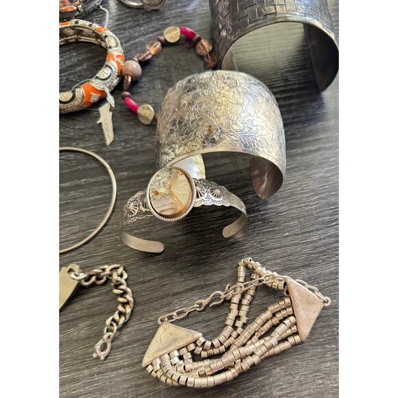 VTG Silver Tone Lot Of 27 Costume Bracelet Jewelry Beaded Cuffs Chain Stretch - Picture 8 of 13